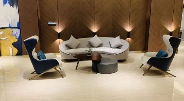 Yinhu Junyi Hotel