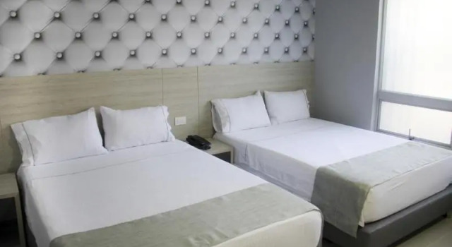 Четырёхместный номер Standard Hotel Lleras Express