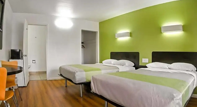 Номер Deluxe Motel 6-Visalia, CA