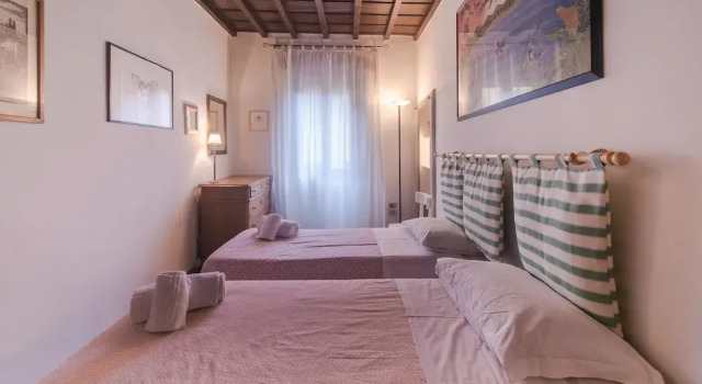 4 mins Walk to The Piazza del Duomo, Забронировать Апартаменты/квартира Дуомо Флоренция, рядом с Дом Буонаротти