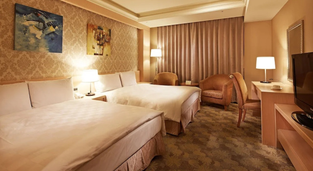 Трёхместный семейный номер Standard E-DA Skylark Hotel