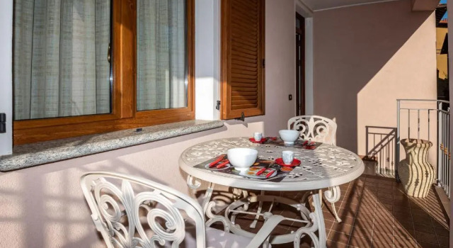Апартаменты Apartment with garden a few steps from the lake - Larihome A06