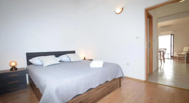 Apartment Duda, Забронировать Апартаменты/квартира Апартаменты Стариград-Пакленица, рядом с Пляж Блюсан, Апартаменты/квартира