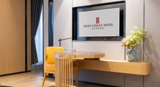 Люкс Grand REZEN LONGUU Hotel (Maoming Xinyi Educational City Liuyun Pavilion Sightseeing Tower)
