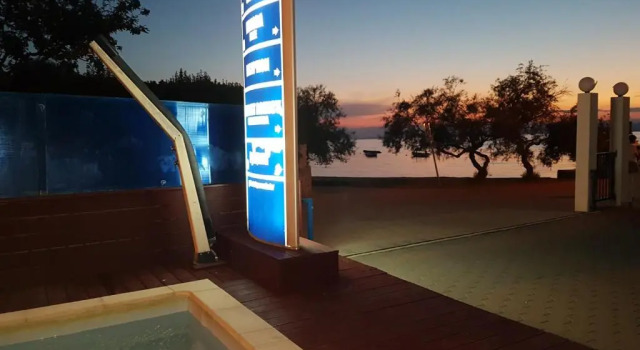 Апартаменты с 2 комнатами с балконом и с видом на море Aparthotel Marina Gromela