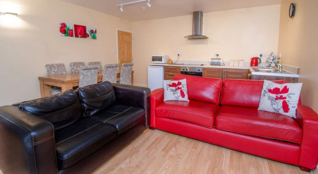 Семейный коттедж The Coachhouse - Cottage with Private Hot tub
