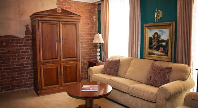 Апартаменты Deluxe Quarter House Suites