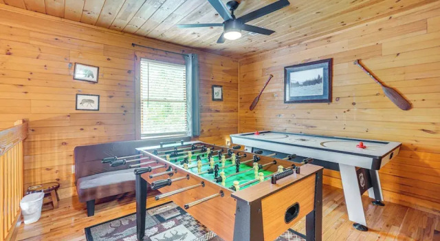 Коттедж 5 Mi to Gsmnp: Cabin w/ Hot Tub & Game Area