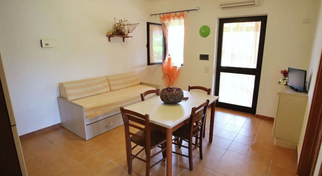 Comfortable apartment with AC, in a national park, Varaa Huoneisto Hotellit Vieste uima-altaalla, Uima-allas