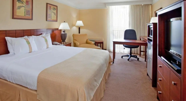 Номер Standard с видом на город Holiday Inn Ponce & El Tropical Casino by IHG