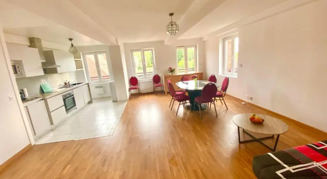 Grand appartement proche Roissy, Parc Astérix, Mer de sable, Varaa Huoneisto Hotellit Val d'Oise pysäköinnillä, Pysäköinti