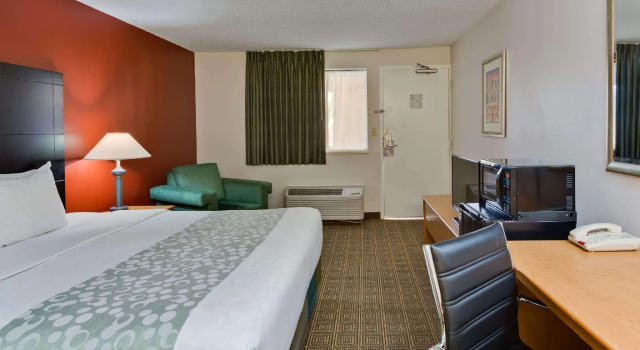 Двухместный номер Standard c 1 комнатой La Quinta Inn by Wyndham Tampa Near Busch Gardens