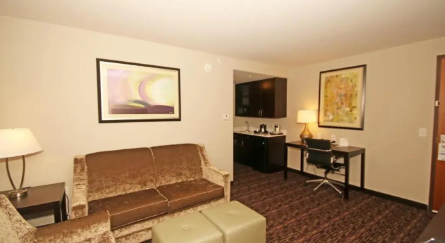 Люкс Holiday Inn Express & Suites Charlotte North by IHG