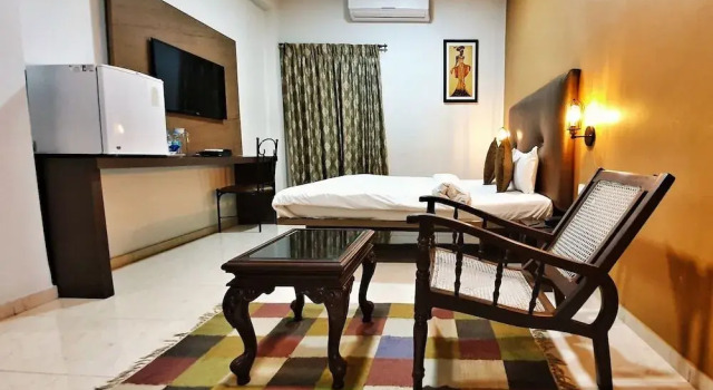 Vimal Holidays Resort, Забронировать Курортный отель Отели штата Махараштры с бассейном, Бассейн