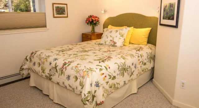 Люкс Deluxe Gardenside Bed and Breakfast