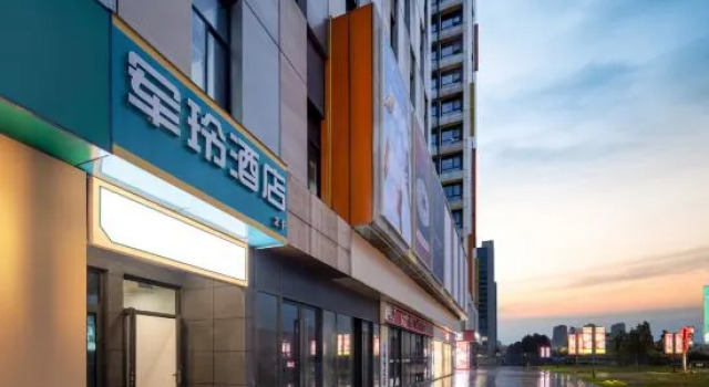 Shaoxing Junling Hotel (Huangjiu Town Branch of Yuanpei College, Shaoxing University), Prenota Hotel Hotel a Shaoxing con parcheggio, Parcheggio