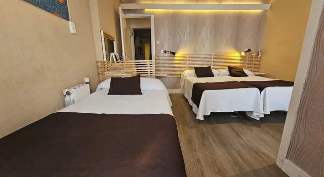 Трёхместный номер Standard с балконом Hotel Palermo