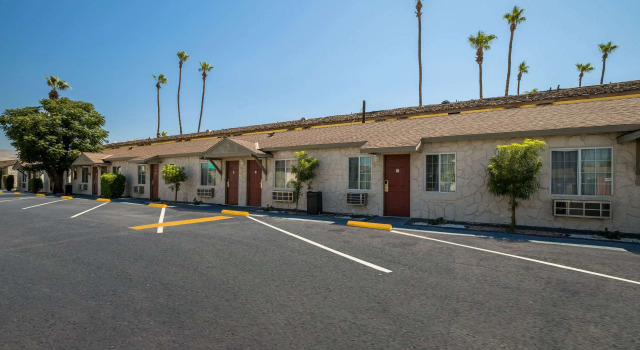 Rodeway Inn and Suites near Coachella, Забронировать Мини-отель Коачелла штат Калифорния