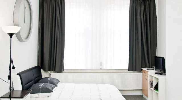 Студия с балконом Shortstay Rotterdam Apartments