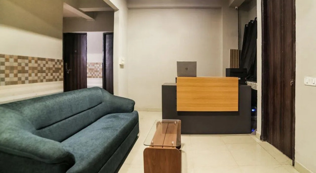 Oyo Flagship 30196 Noida Sector 5