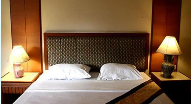 Двухместный номер Superior King Royal Garden Inn