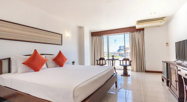 Номер Superior с балконом и с видом на бассейн JP Villa Pattaya