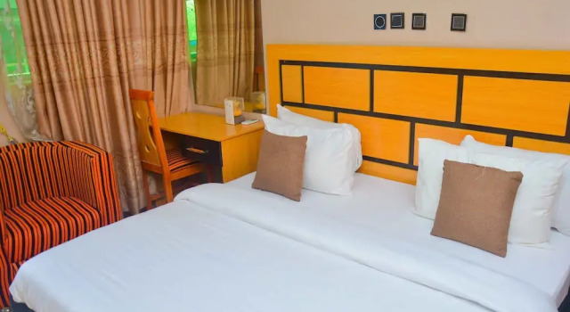 Люкс Business с балконом Halatria Hotel & Towers