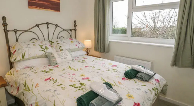 Hardy Cottage, Book Feriehus Hoteller i Benllech med parkering, Parkering