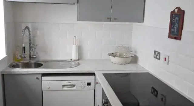 Коттедж Sea views by beach - spacious 4 bed family house