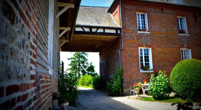 Au Mesnil Le Bas Bray, Book Guesthouse  