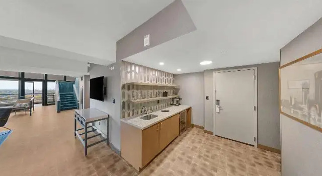Люкс с красивым видом из окна Hilton Garden Inn Toledo Downtown
