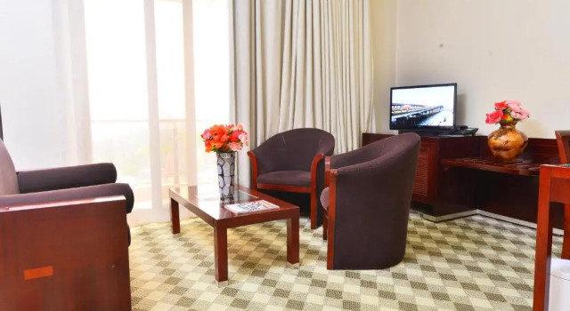 Номер Executive The Manor Hotel