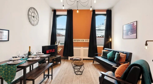 3 Bed Flat - Sleeps 7 - Parking - Wifi, Varaa Huoneisto Asunnot kohteessa Merseyside, Huoneisto