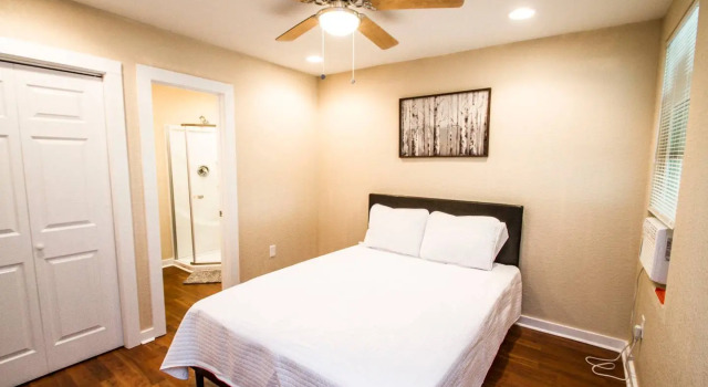 One Bedroom Apartment Near Downtown with Sleeper