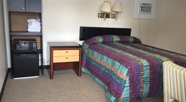 Highlander Motel, Buchen Sie Motel Hotels in New England mit Parkplatz, Parkplätze