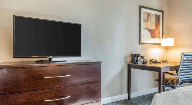 Четырёхместный номер Standard Clarion Inn Belle Vernon