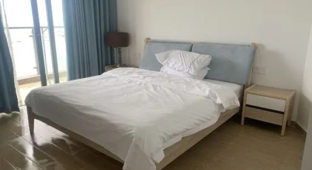 Люкс с 3 комнатами с балконом и с видом на море Stay in Yangjiang. Come see the Beach House