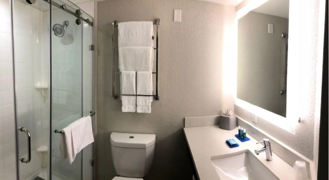 Двухместный люкс c 1 комнатой Holiday Inn Express & Suites Miami - Hialeah by IHG