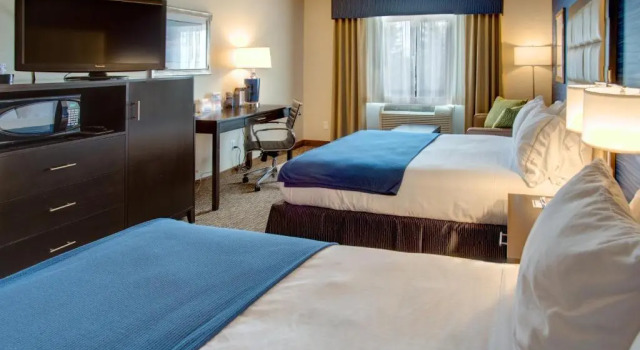 Четырёхместный номер Deluxe Holiday Inn Express Bellingham by IHG