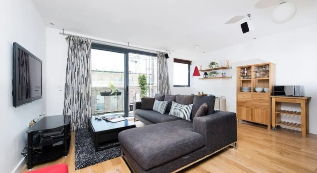 Stylish 2BR flat with balcony, near King’s Cross!