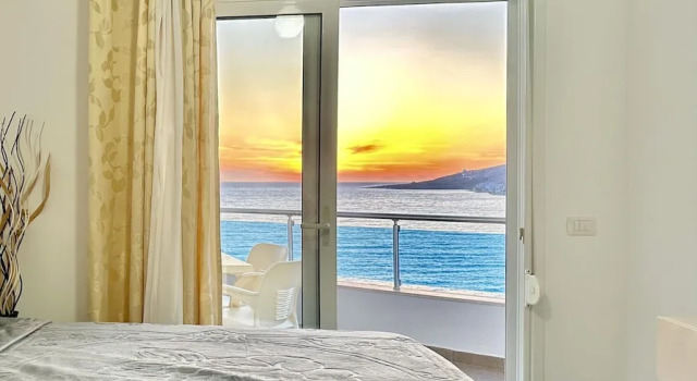 Четырёхместный номер Standard с балконом и с видом на море Hotel Bella Vista