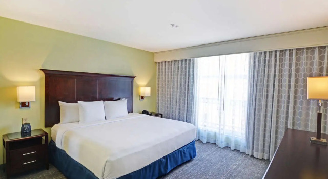 Двухместный люкс с 2 комнатами Embassy Suites Valencia