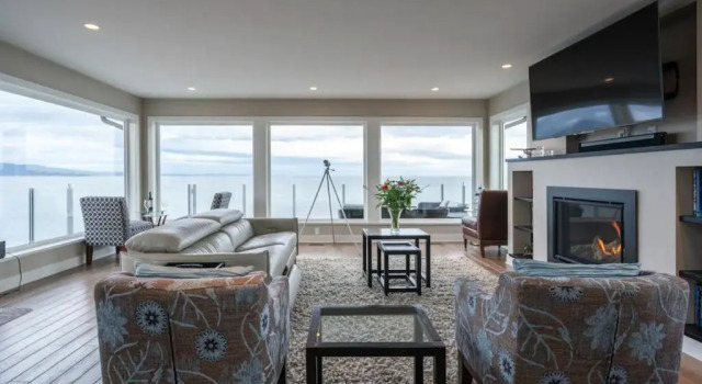 Коттедж *10 Mile Point Stunning Oceanfront