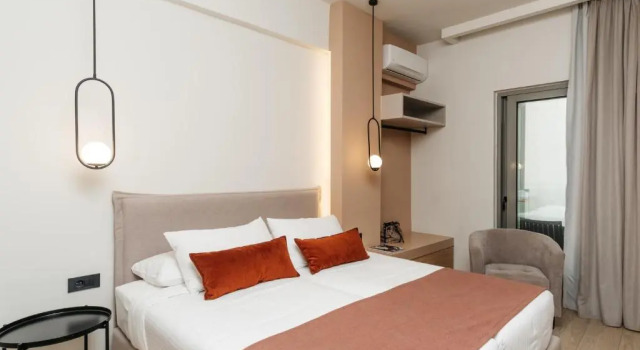 Полулюкс с видом на бассейн The City Hotel & Suites