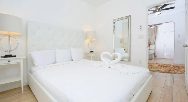 Sunrise Court Apartments