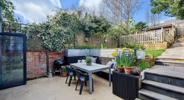 Коттедж 5 Bed Victorian family home in the heart of Stroud