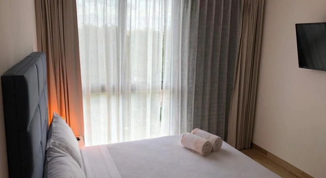 Fantastic Condo Perfect for Relaxation Yoga Massage Room in Building Rooftop Pool Sunbeds