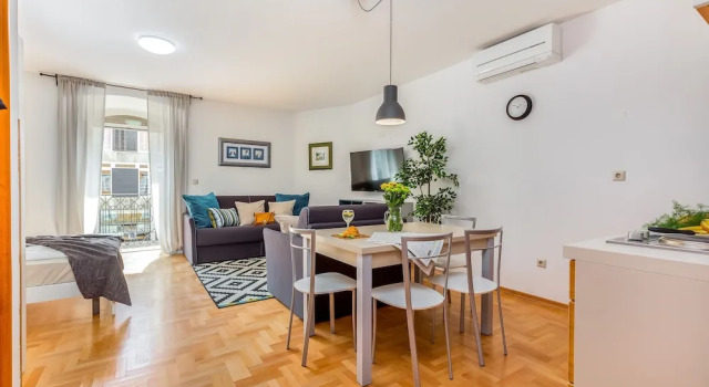Студия с видом на город Main Street apartments