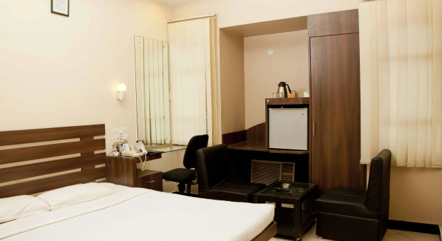 Hotel Sheela Towers