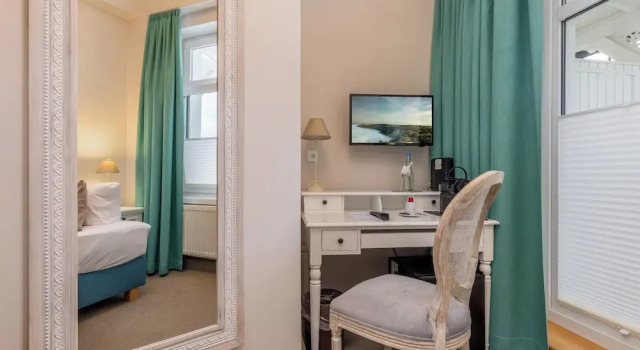 Одноместный номер Standard с балконом и с частичным видом на море Strandhotel zur Promenade